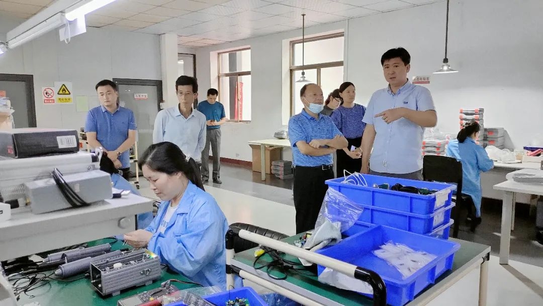湖南省特種設(shè)備管理協(xié)會、長沙宏特公司等領(lǐng)導(dǎo)、專家一行來公司考察交流